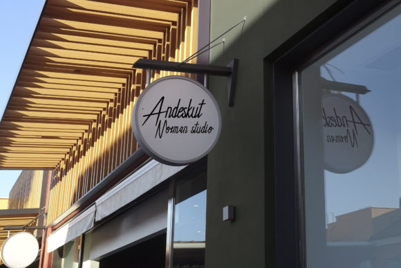 Andeskut: A Handwritten Font for Elegant Editorial Design